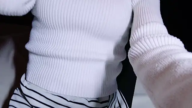 Snapshot of sayaka_xo chatting on 12.28.24 sayaka xo online show from 12.28.24