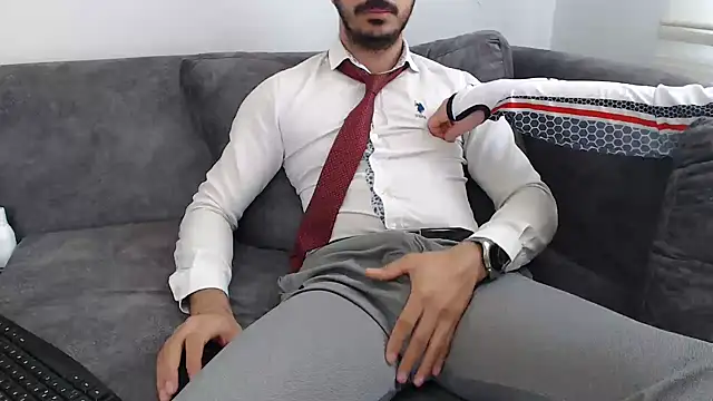 Snapshot of Naughtb0y chatting on 05.11.26 Naughtb0y online show from 05.11.26