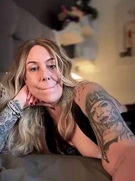 blondebitch2 online show from 11.18.25