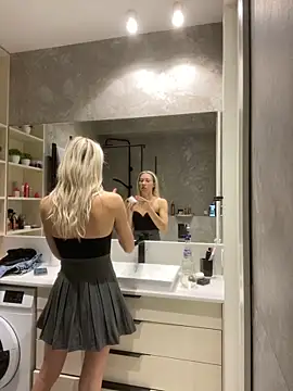 LuisaBecker online show from 12.08.24