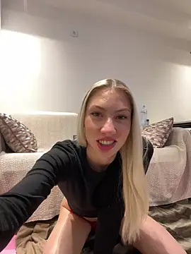 LuisaBecker online show from 12.26.24