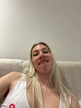 LuisaBecker online show from 02.28.25