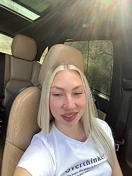 LuisaBecker online show from 03.17.25