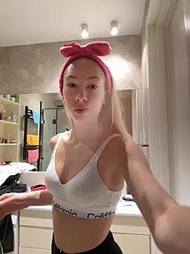 LuisaBecker online show from 09.10.25