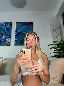 LuisaBecker online show from 10.26.25