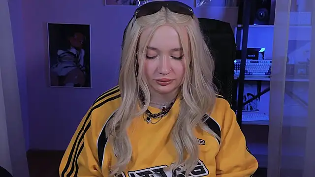 carolina elf online show from 10.25.25