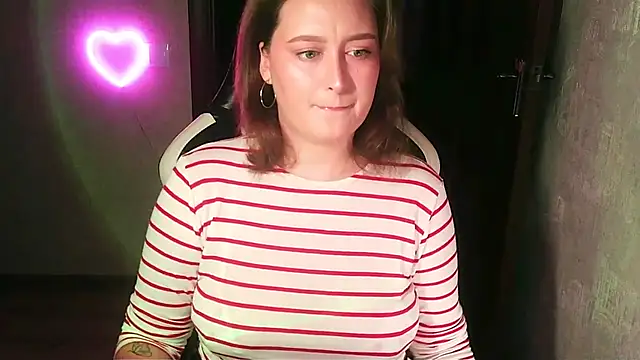Snapshot of OksiFels chatting on 09.16.25 OksiFels online show from 09.16.25