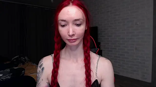 Snapshot of Roxy_Silver chatting on 04.21.26 Roxy Silver online show from 04.21.26