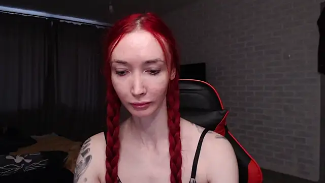 Snapshot of Roxy_Silver chatting on 04.28.26 Roxy Silver online show from 04.28.26