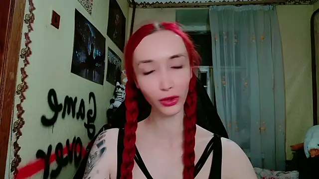 Snapshot of Roxy_Silver chatting on 05.06.26 Roxy Silver online show from 05.06.26