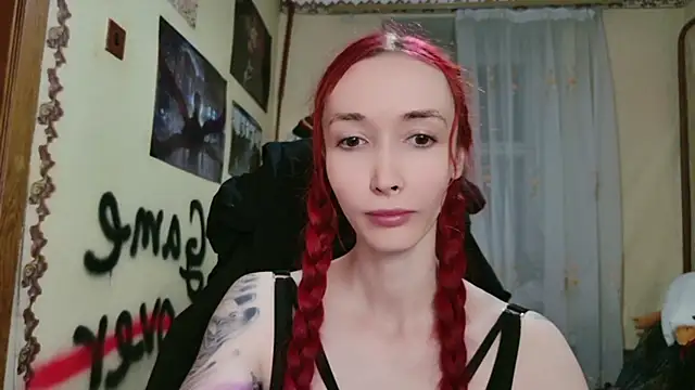 Snapshot of Roxy_Silver chatting on 05.08.26 Roxy Silver online show from 05.08.26