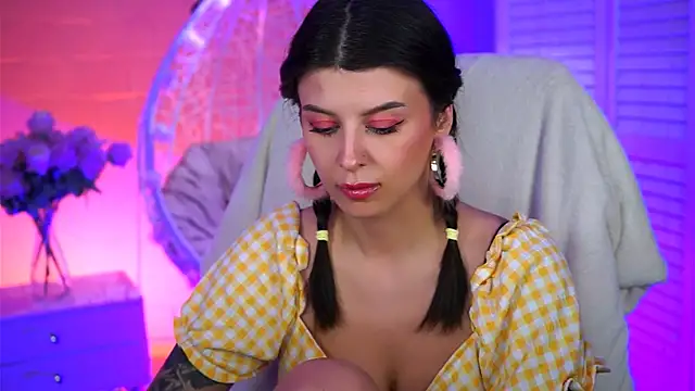 NicoleMun online show from 03.13.25