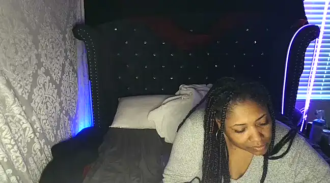 Snapshot of msyvette1970@xh chatting on 12.13.24 msyvette1970xh online show from 12.13.24