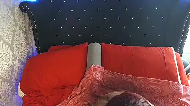 Snapshot of msyvette1970@xh chatting on 01.04.25 msyvette1970xh online show from 01.04.25