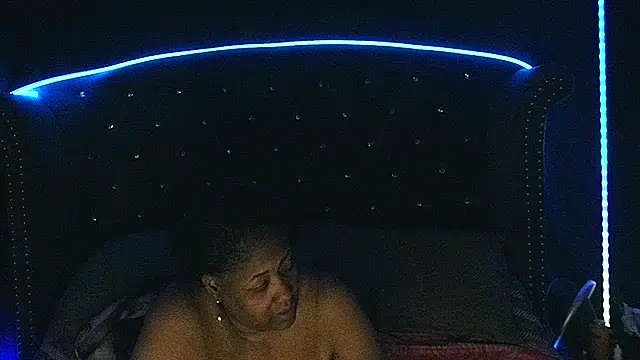 Snapshot of msyvette1970@xh chatting on 02.01.25 msyvette1970xh online show from 02.01.25