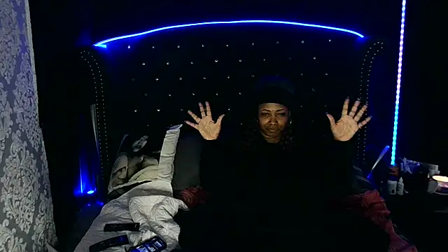 Snapshot of msyvette1970@xh chatting on 02.02.25 msyvette1970xh online show from 02.02.25