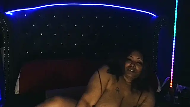 Snapshot of msyvette1970@xh chatting on 02.07.25 msyvette1970xh online show from 02.07.25