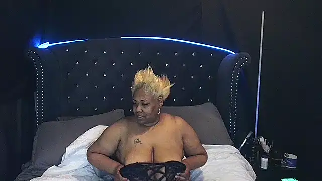 Snapshot of msyvette1970@xh chatting on 03.02.25 msyvette1970xh online show from 03.02.25