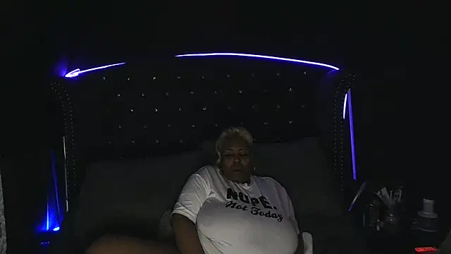 Snapshot of msyvette1970@xh chatting on 03.08.25 msyvette1970xh online show from 03.08.25