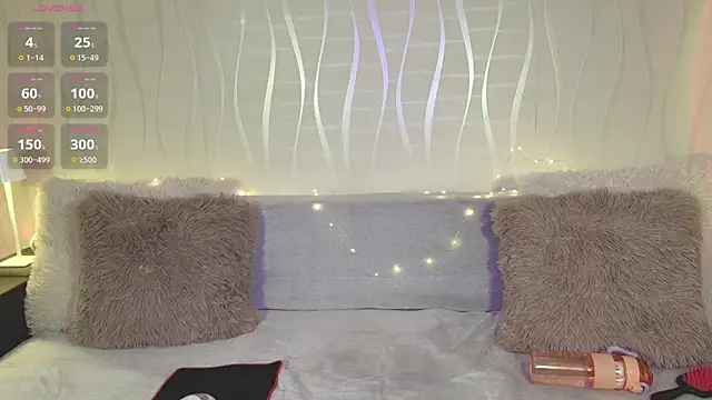 Snapshot of LuxuryGame chatting on 12.11.24 LuxuryGame online show from 12.11.24