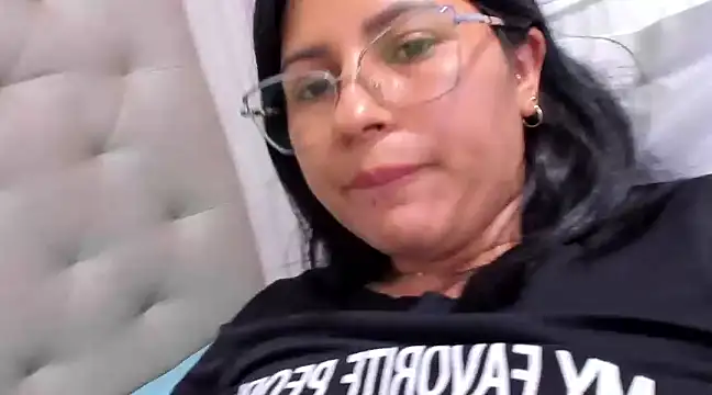 Latin Rachell3 online show from 01.29.25