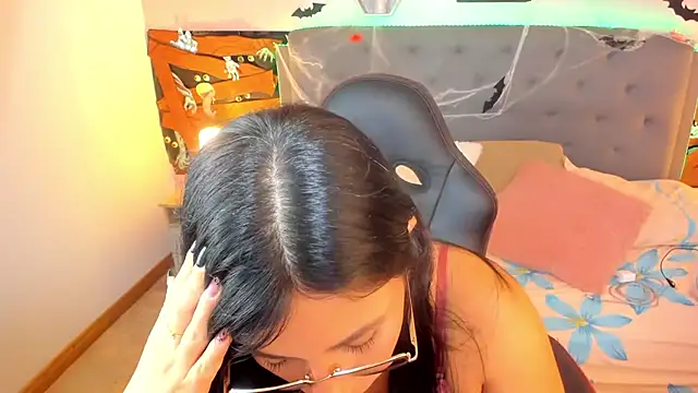 Latin Rachell3 online show from 10.18.25