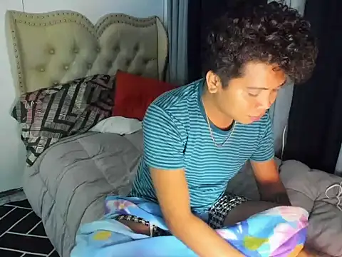 Snapshot of asian_sweetboy chatting on 12.05.25 asian sweetboy online show from 12.05.25