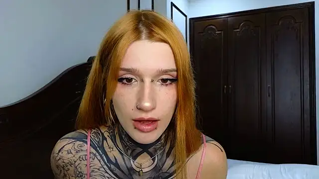 Snapshot of SophieInkk chatting on 05.15.26 SophieInkk online show from 05.15.26