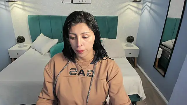 tiffani  love online show from 02.22.25