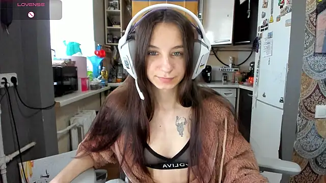 Snapshot of _Nika_Kik chatting on 04.24.26 Nika Kik online show from 04.24.26