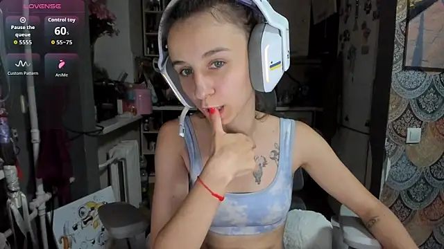 Snapshot of _Nika_Kik chatting on 06.26.26 Nika Kik online show from 06.26.26