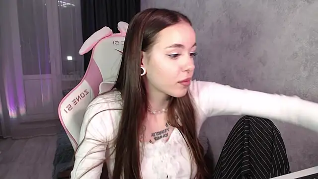 naughty dakota online show from 10.11.25