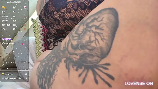 Snapshot of kinkyhousewifee chatting on 01.05.25 kinkyhousewifee online show from 01.05.25