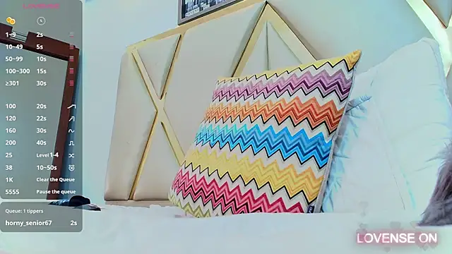 Snapshot of kinkyhousewifee chatting on 01.06.25 kinkyhousewifee online show from 01.06.25