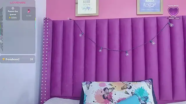 Snapshot of kinkyhousewifee chatting on 12.05.25 kinkyhousewifee online show from 12.05.25