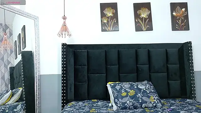 Snapshot of kinkyhousewifee chatting on 01.09.26 kinkyhousewifee online show from 01.09.26