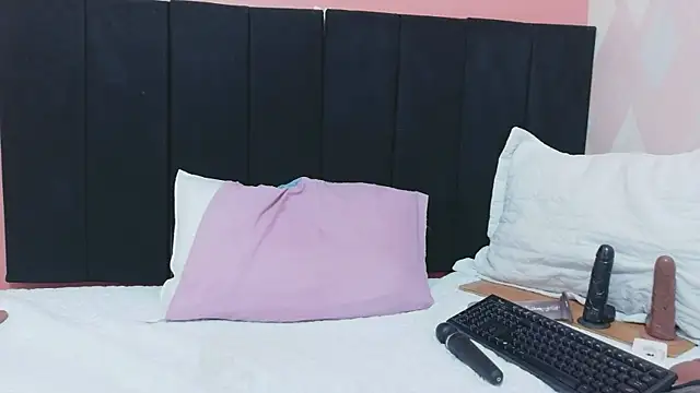 Snapshot of kinkyhousewifee chatting on 05.16.26 kinkyhousewifee online show from 05.16.26