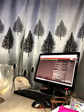 Nicole Liam  online show from 10.11.25