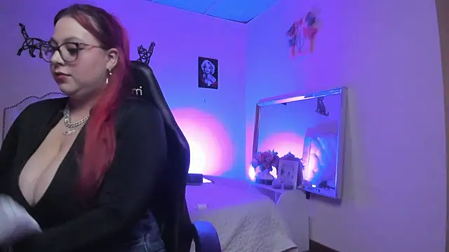 Snapshot of Blair_Elliss chatting on 11.18.25 Blair Elliss online show from 11.18.25