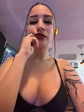 Snapshot of Mon_Cherry chatting on 04.30.26 Mon Cherry online show from 04.30.26