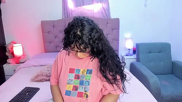 Snapshot of Latinabombsheell chatting on 02.09.26 Latinabombsheell online show from 02.09.26