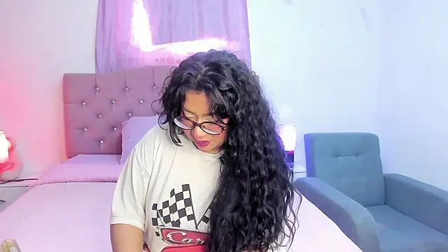 Snapshot of Latinabombsheell chatting on 02.12.26 Latinabombsheell online show from 02.12.26