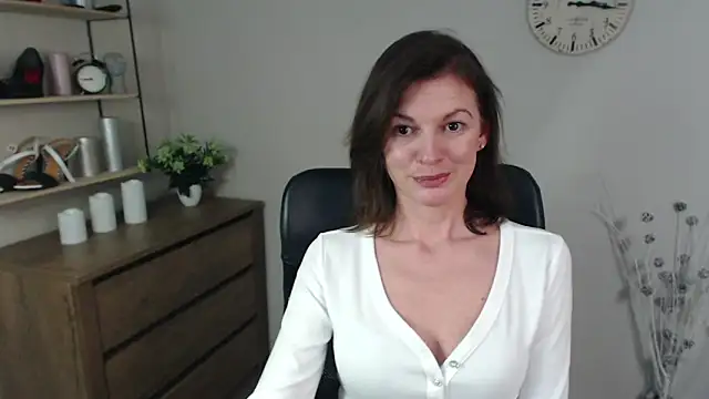Snapshot of VivianWILD chatting on 12.12.24 VivianWILD online show from 12.12.24