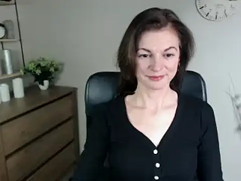 Snapshot of VivianWILD chatting on 12.17.24 VivianWILD online show from 12.17.24