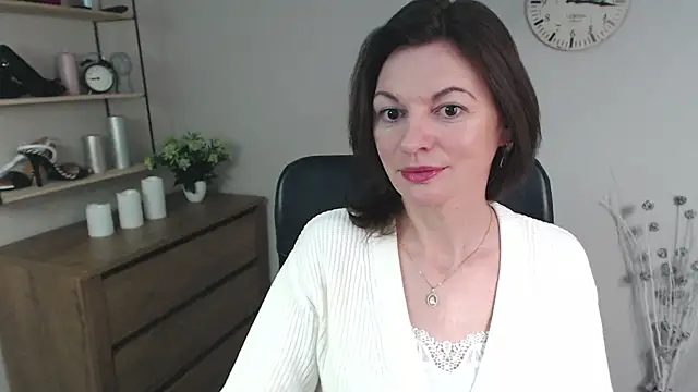 Snapshot of VivianWILD chatting on 12.28.24 VivianWILD online show from 12.28.24