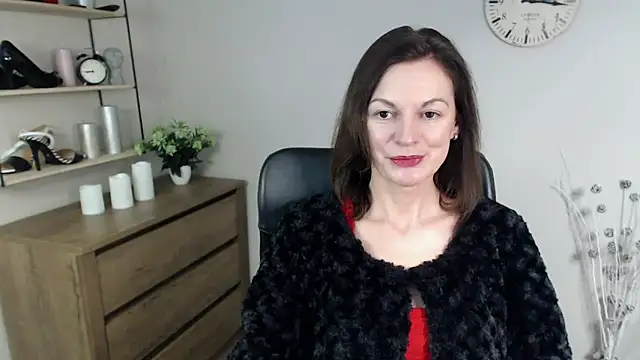 Snapshot of VivianWILD chatting on 12.30.24 VivianWILD online show from 12.30.24