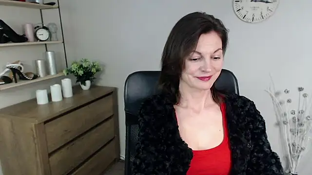 Snapshot of VivianWILD chatting on 12.30.24 VivianWILD online show from 12.30.24