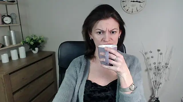 Snapshot of VivianWILD chatting on 01.10.25 VivianWILD online show from 01.10.25