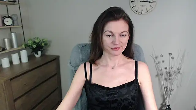 Snapshot of VivianWILD chatting on 01.10.25 VivianWILD online show from 01.10.25