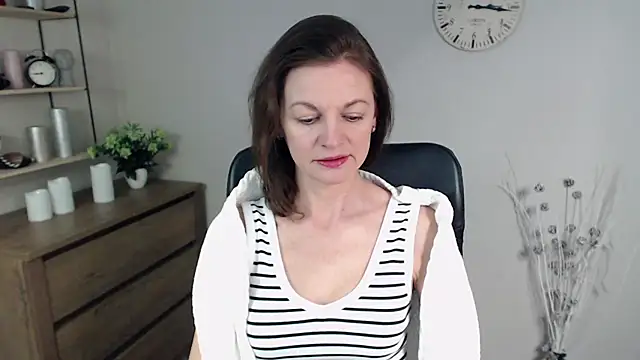 Snapshot of VivianWILD chatting on 01.17.25 VivianWILD online show from 01.17.25